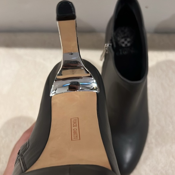 BRAND NEW Vince Camuto Grey Silver Leather Dira Ankle Bootie Platform Stiletto - Picture 5 of 8